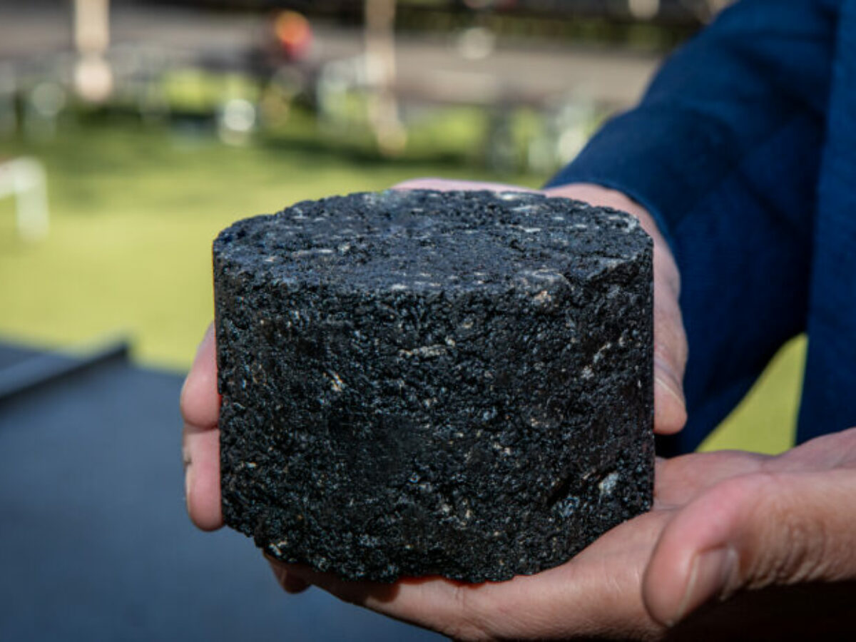 Asphalt binder with plastic